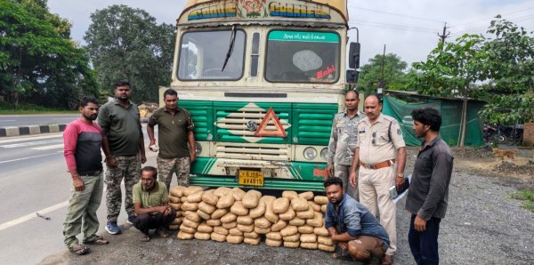 Ganja Smuggling: पुलिस ने पकड़ा 81 लाख से ज्यादा का गांजा, गुजरात के दो तस्करों समेत 4 गिरफ्तार