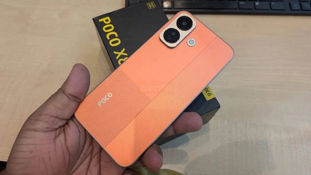 POCO phone with a 10,000mAh battery(Image Source: Social Media)