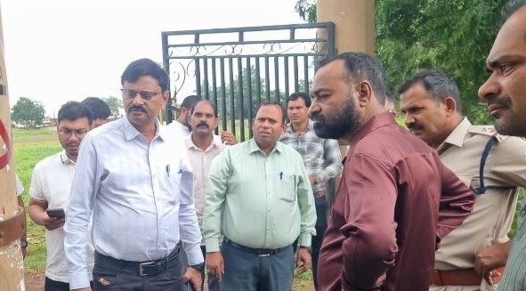 Cg News: स्वामी आत्मानंद स्कूल में दर्दनाक हादसा, जर्जर गेट गिरने से 7 साल के मासूम की मौत