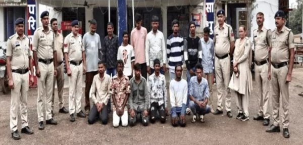 Raipur Police Action: त्योहारों से पहले पुलिस ने 146 असामाजिक तत्वों पर की कार्रवाई, 14 भेजे गए जेल