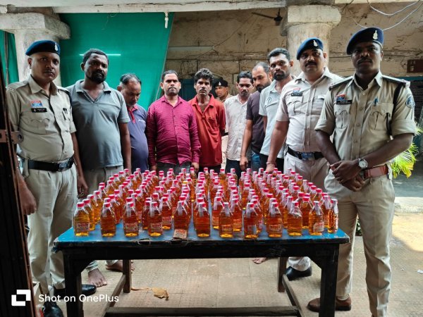 Arang Illegal Liquor Case : सुपरवाइजर-सेल्समेन ही निकले कोचिये, आर्टिका कार में 160 पाव शराब के साथ 7 गिरफ्तार