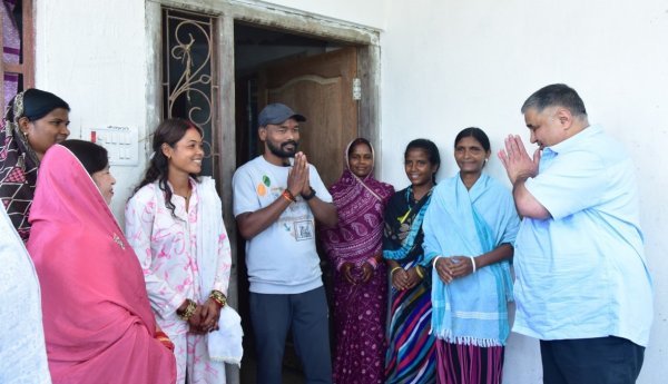PM Awas Yojana : लखनपुर में पीएम आवास हितग्राहियों से मिले मंत्री राजेश अग्रवाल, सुनी समस्याएं