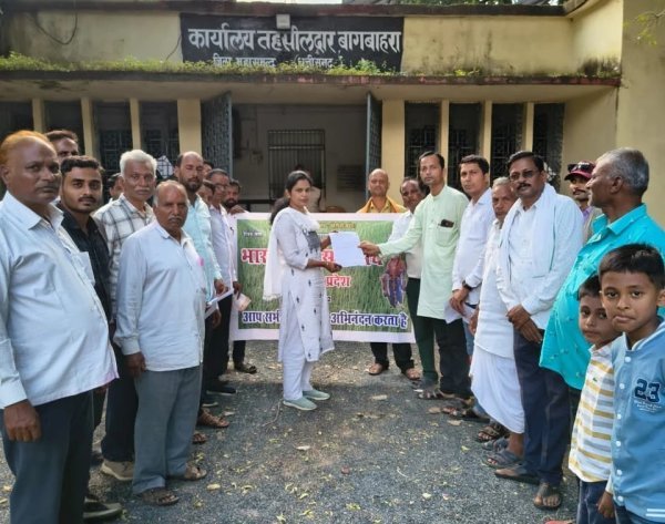 Bagbahara News : किसानों की 11 सूत्रीय मांगों को लेकर भारतीय किसान संघ का धरना, ज्ञापन सौंपकर की कार्रवाई की मांग
