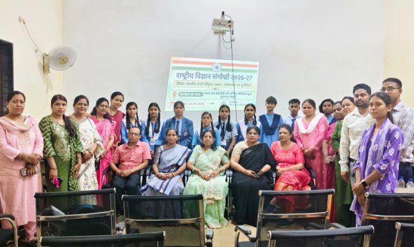Arang News : वैष्णवी टंडन ने विज्ञान सेमिनार में लहराया परचम, जिला स्तर पर हासिल किया पहला स्थान