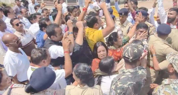 Jagdalpur News: दीप प्रज्वलन कार्यक्रम पर सियासी बवाल, PM मोदी जन्मोत्सव के दौरान भाजपा-कांग्रेस में टकराव