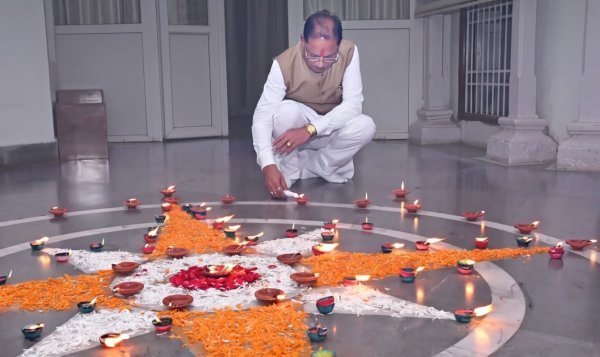 PM Modi Birthday: CM साय ने जलाया आशीर्वाद का दीया, स्वस्थ और दीर्घायु जीवन की कामना की