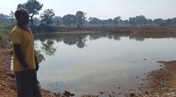 fish farming: छोटी डबरी से शुरू हुआ सफर, आधुनिक मछली पालन से सुदर्शन ने रची सफलता की कहानी