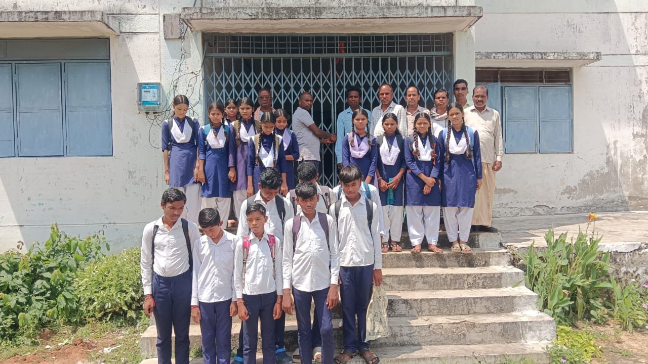 School locked over teacher shortage in Dhodharkasa (Image Source: Keertiman Media)