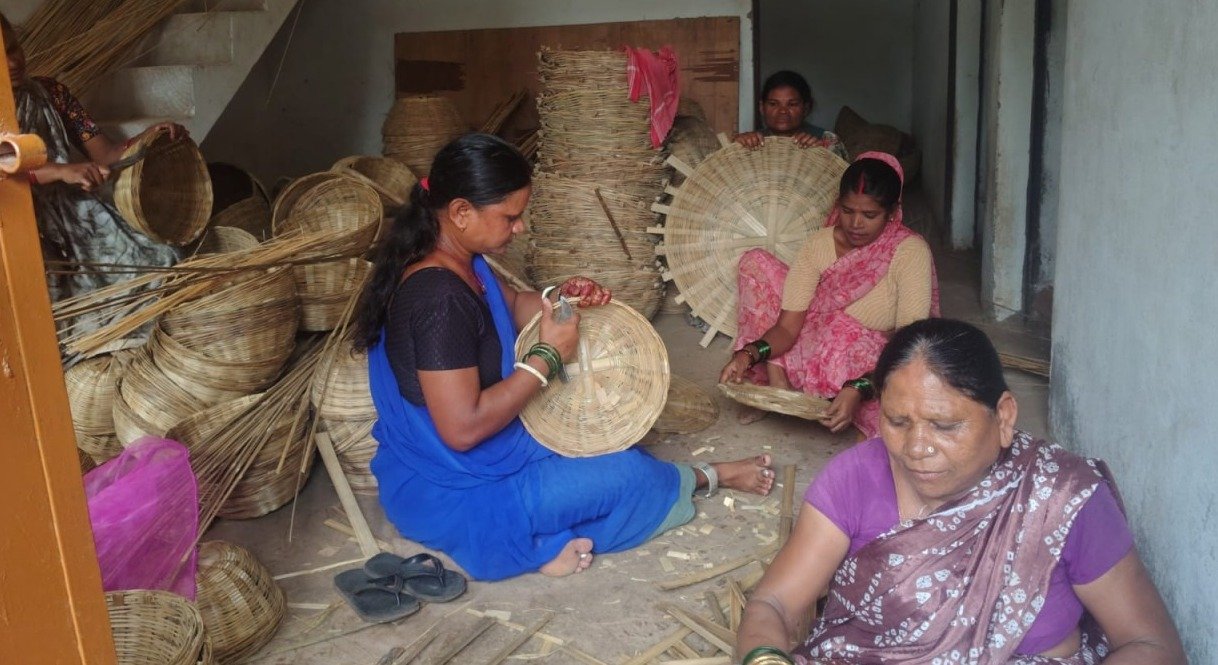 Mahtari Vandan Yojana: सरकारी सहायता से मजबूत हुआ पारंपरिक व्यवसाय, बांस शिल्प के जरिए आत्मनिर्भर बन रहीं महिलाएं