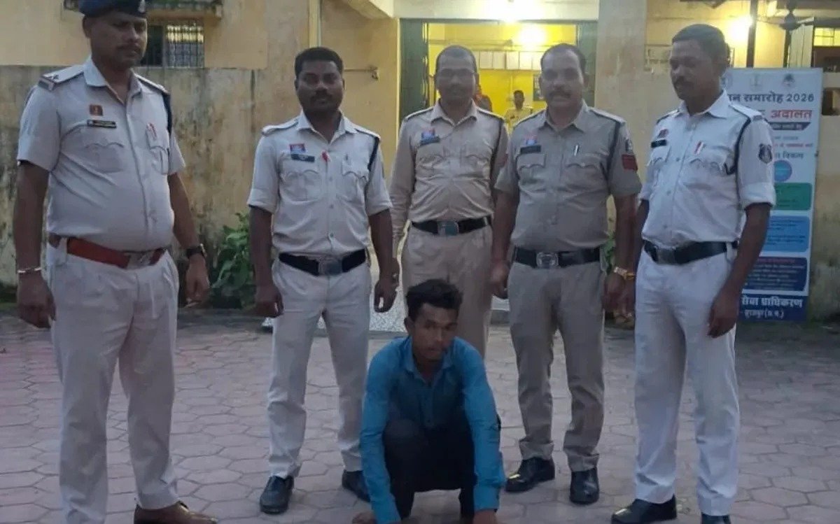 Surajpur Crime News: तीजा पर्व पर खाना नहीं बनाने को लेकर हुआ विवाद, बेटे ने टांगी से हमला कर पिता की हत्या की