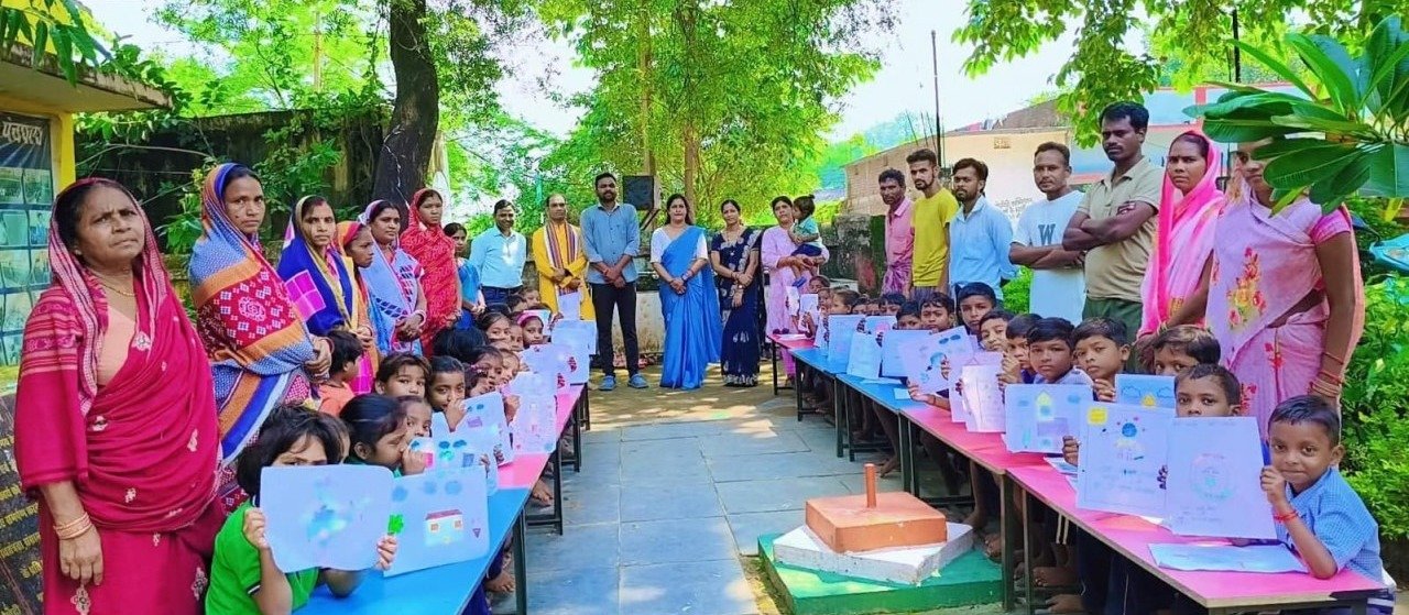 Seva Sankalp Abhiyan: पुसौर के स्कूलों में बच्चों की रचनात्मक उड़ान, चित्रों में दिखा भविष्य के भारत का सपना