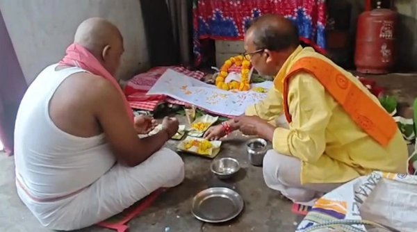 CG News: जगदलपुर में जिंदा बेटी का पिता ने किया पिंडदान, प्रेम विवाह के बाद तोड़ा रिश्ता