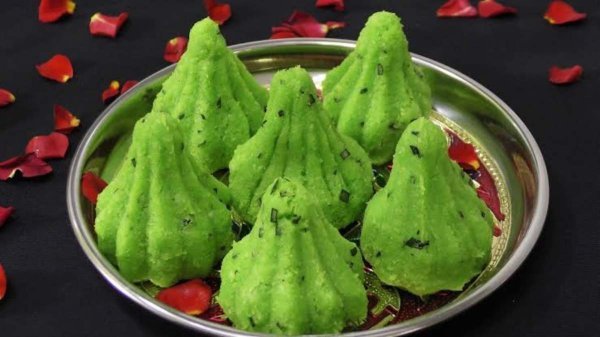 Paan Modak Recipe: इस बार बप्पा को चढ़ाएं पान मोदक, जानिए बनाने का आसान तरीका