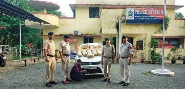 Ganja Smuggling: माना कैंप में गांजा तस्करी का खुलासा, अल्टो कार से 11 पैकेट में मिला करीब 22 किलो गांजा
