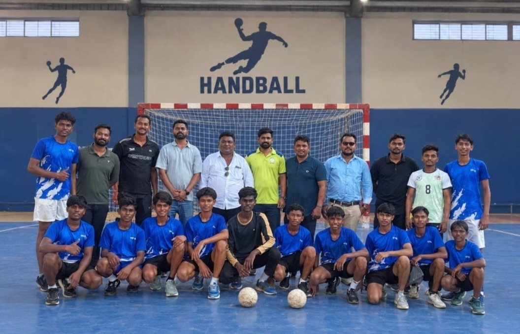 Mahasamund handball players win medals(Image Source: Keertiman Media)