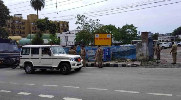 Jail Superintendent Threat Case: धमकी भरे संदेश भेजने के बाद तमंचा लेकर पहुंचा आरोपी, पुलिस ने रास्ते में दबोचा