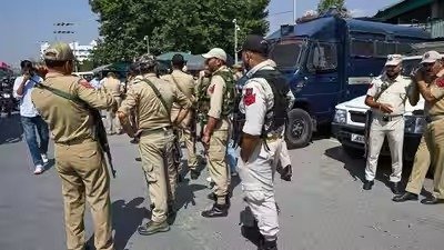 Two police personnel found in a car in Ramban (Image Source: social media)
