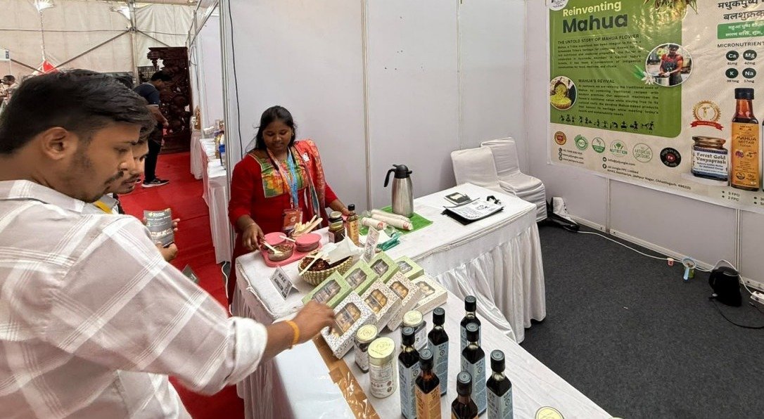 Mahua reaches the market from the forests of Jashpur.(Image Source: CGDPR)