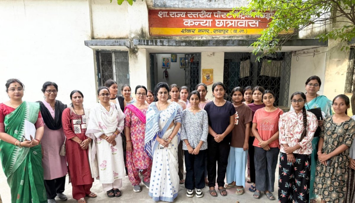Womens Commission Chairperson visits girls hostel.(Image Source: CGDPR)