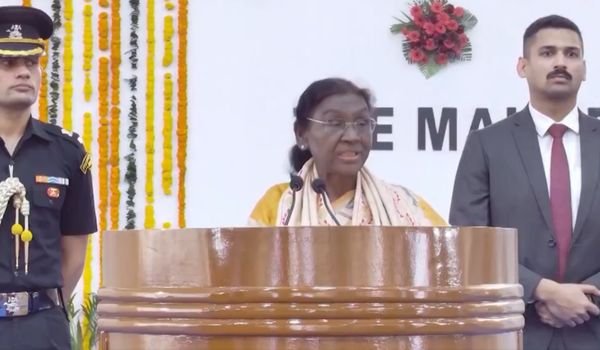 Viksit Bharat: राष्ट्रपति मुर्मू ने 12,600 छात्रों को दी डिग्री, युवाओं से विकसित भारत के लिए आगे आने की अपील