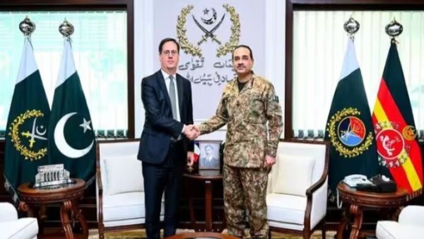 France Pakistan defence ties: भारत-फ्रांस की संभावित राफेल डील के बीच रावलपिंडी पहुंचे फ्रांसीसी रक्षा अधिकारी, मुनीर से की मुलाकात