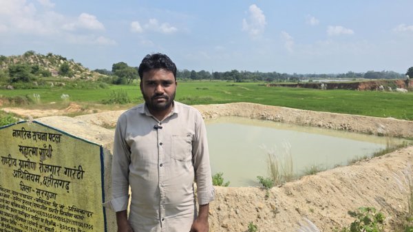 Fish Farming: सिंचाई से लेकर कमाई तक सहारा बनी डबरी, ग्रामीण परिवार को मिला नया अवसर