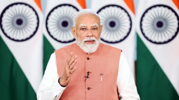 PM Modi: 25 साल के सार्वजनिक जीवन पर सेवा अभियान, पीएम मोदी आज यात्रियों से करेंगे संवाद