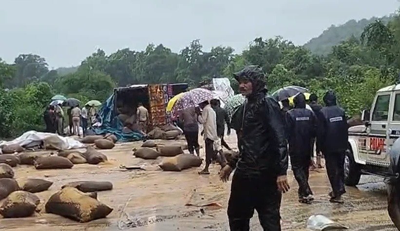 Balod NH-30 accident scene (Image Source: Keertiman Media)