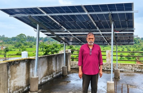 PM Surya Ghar Yojana: बिजली बिल से मिली राहत, छत पर सोलर प्लांट लगाकर त्रिलोक मिश्रा बने आत्मनिर्भर