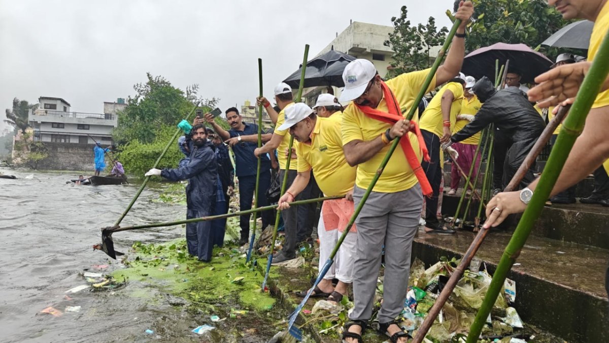 Deputy Chief Minister Arun Sao performed voluntary labor.(Image Source: CGDPR)