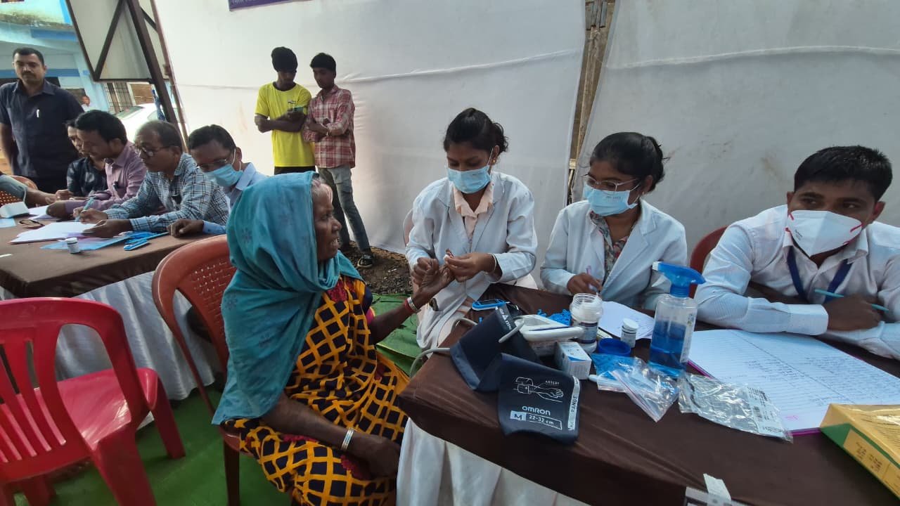 Chhattisgarh Health News: मोहला में स्वास्थ्य शिविर का आयोजन, दिव्यांगजनों को मिली बड़ी सुविधा