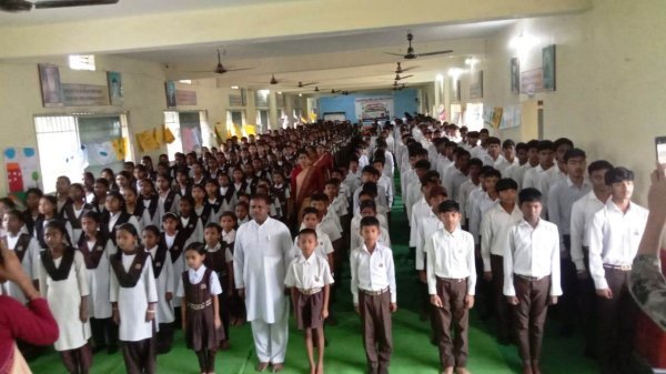 Vande Mataram Campaign: सरस्वती शिशु मंदिर में बना देशभक्ति का माहौल, 6 संस्थानों के छात्रों ने लिया हिस्सा