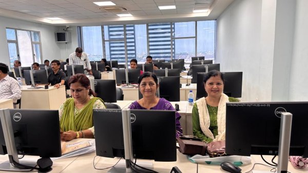 AI Training Program: छत्तीसगढ़ के 15 मास्टर ट्रेनर्स ने सीखी, AI और डिजिटल शिक्षण की नई तकनीक