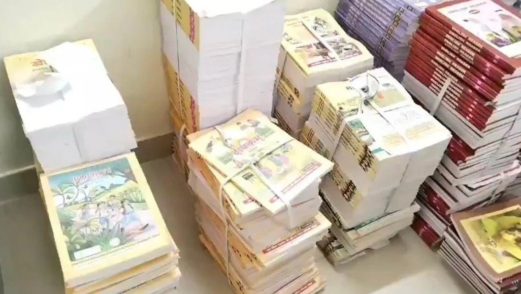 Chhattisgarh school books crisis (Image Source: Keertiman Media)