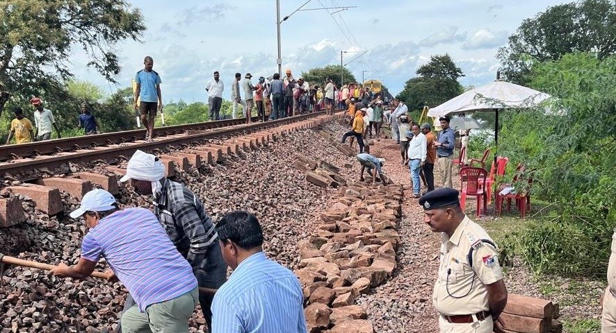 Rain affected railway track in Chhattisgarh (Image Source: Keertiman Media)