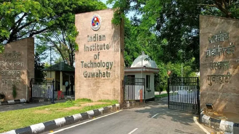 IIT Campus Recruitment: प्लेसमेंट सीजन से पहले IIT का बड़ा कदम, मुकरने वाली 22 कंपनियां 2 साल के लिए बाहर