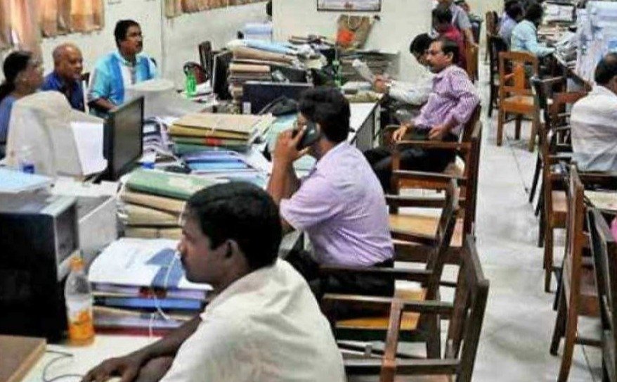 DA Increase News: महंगाई भत्ते में 4% बढ़ोतरी की उम्मीद, लाखों कर्मचारियों को मिलेगा फायदा
