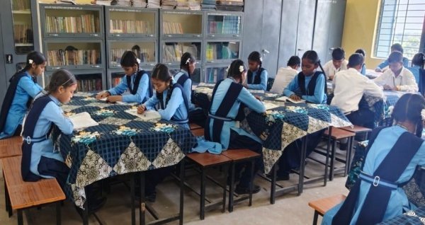 Mahasamund Education: बरेकेलकला हाईस्कूल की अनोखी पहल, हर बच्चे के नाम पर लगाया गया पेड़