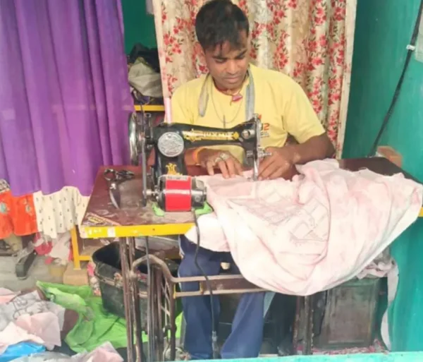 Mahasamund News: मुख्यमंत्री कौशल विकास योजना से प्रशिक्षण लेकर, दिव्यांग रमेश बने आत्मनिर्भर