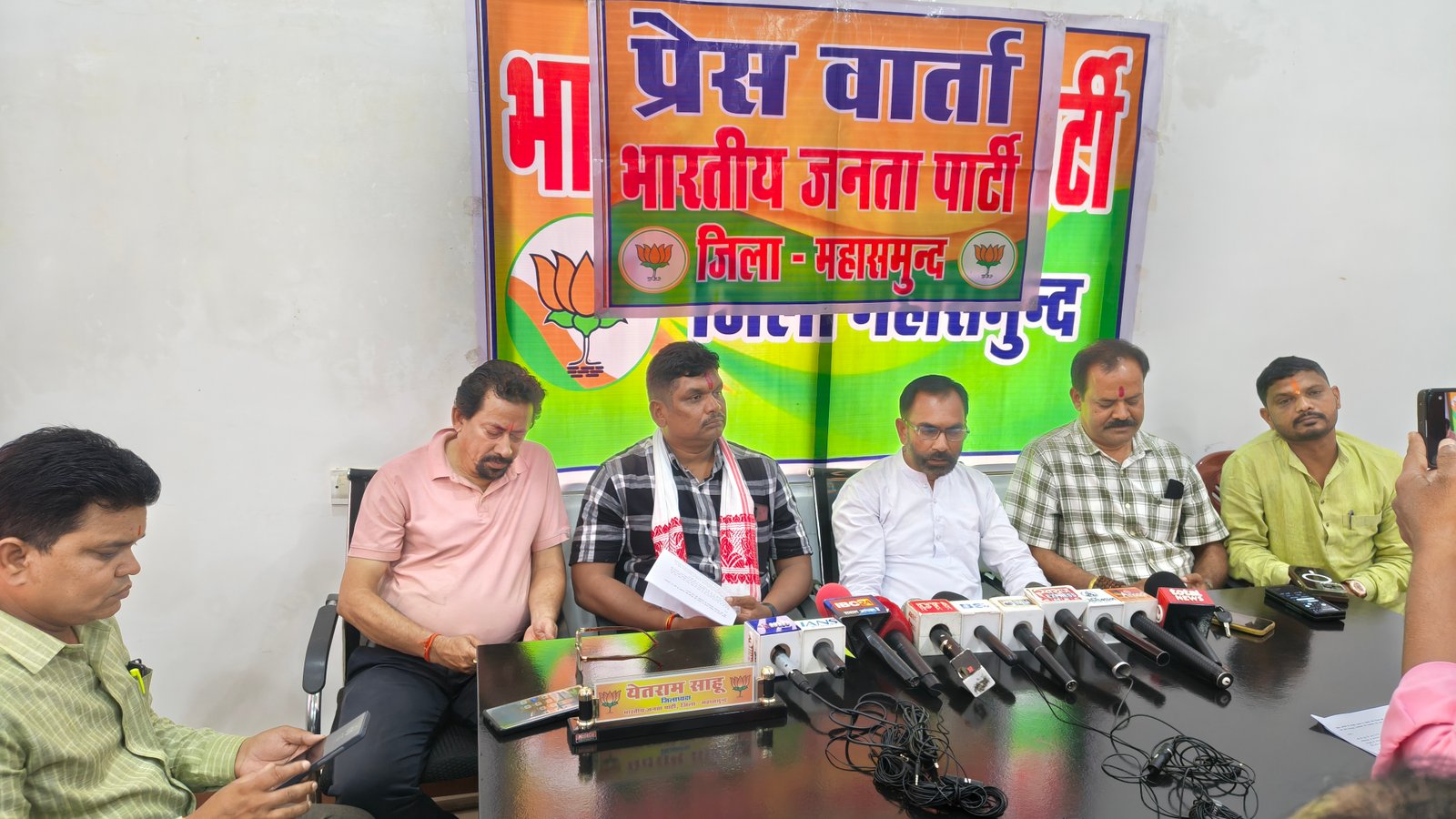 Political News: चुनाव आयोग विवाद पर BJP का पलटवार, येतराम साहू ने राहुल गांधी को दी नसीहत