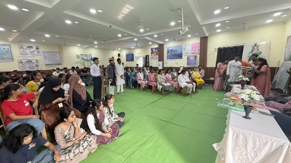 Hindi Diwas: शांत्रीबाई महाविद्यालय में हिंदी पखवाड़ा, नाट्य मंचन और कविता पाठ से गूंजा परिसर
