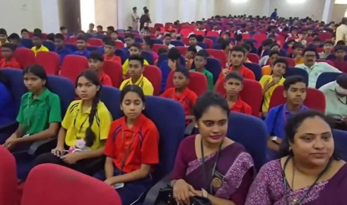 Students of Rajnandgaon School(Image Source: Keertiman Media)