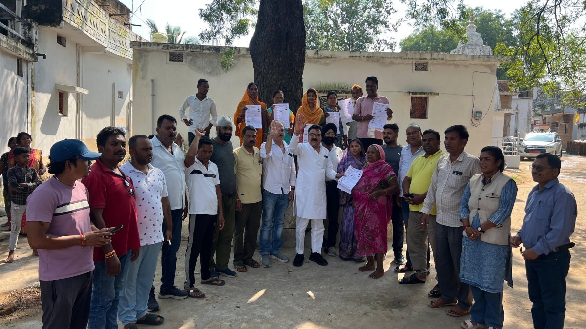 Chaupal in the wards on the complaint of electricity bill (Image Source: Keertiman Media)