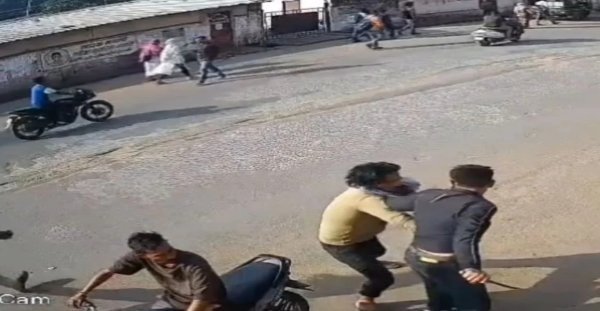 Murder Case: गुरुद्वारे के बाहर युवक की हत्या, CCTV में कैद हुई वारदात