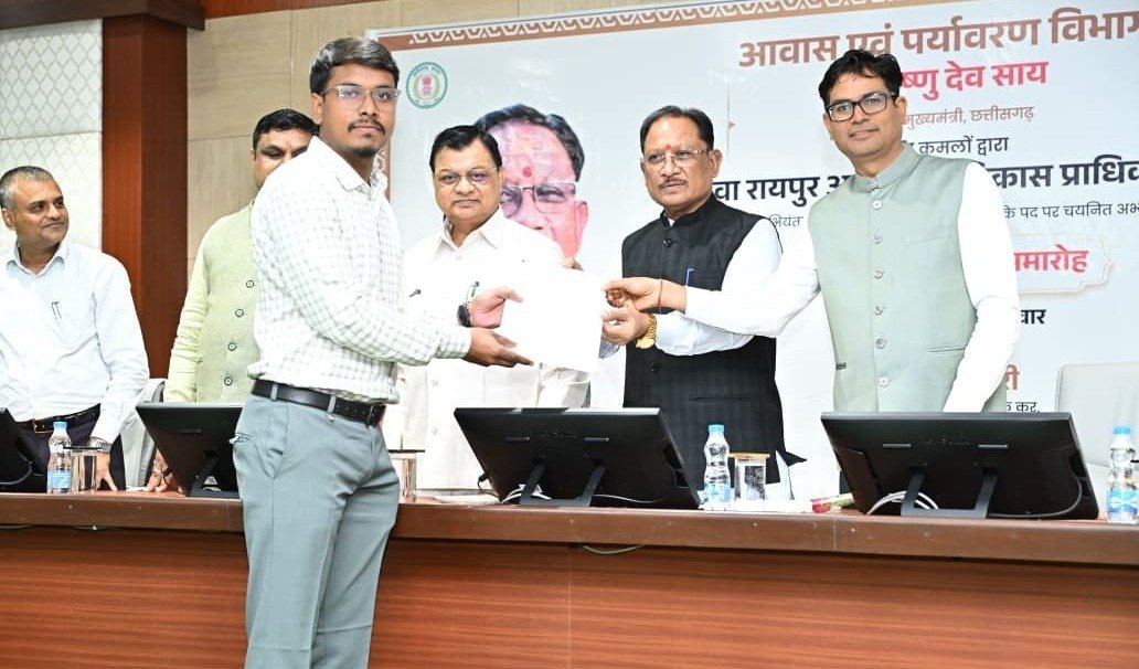 CM Sai giving an appointment letter(Image Source:dpr)