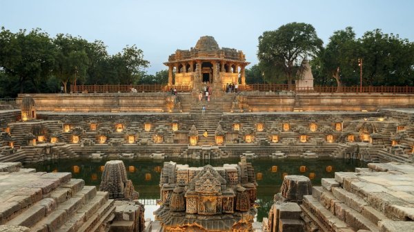 Modhera Sun Temple: 1000 साल पुराने मंदिर की अद्भुत वास्तुकला, जिसकी नक्काशी आज भी करती है हैरान