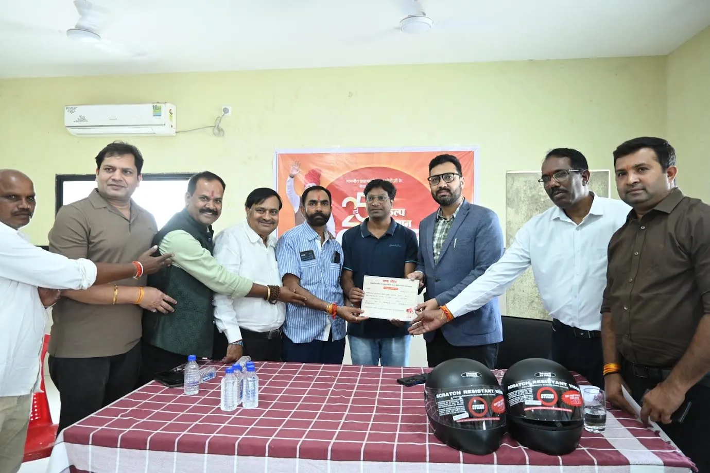 Mahasamund News: जिला स्तरीय रक्तदान शिविर में जनप्रतिनिधियों, अधिकारियों एवं सामाजिक संस्थाओं ने बढ़-चढ़कर किया रक्तदान