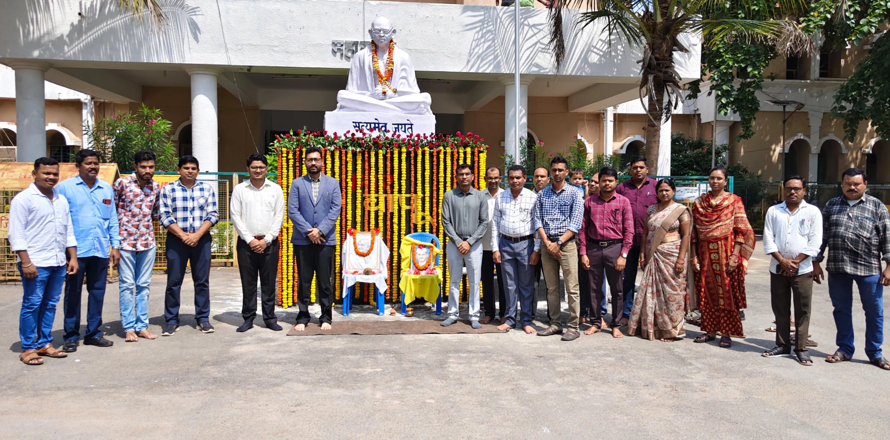 Mahasamund News: महात्मा गांधी एवं पूर्व प्रधानमंत्री लाल बहादुर शास्त्री की जयंती पर कलेक्टर लंगेह ने किया नमन