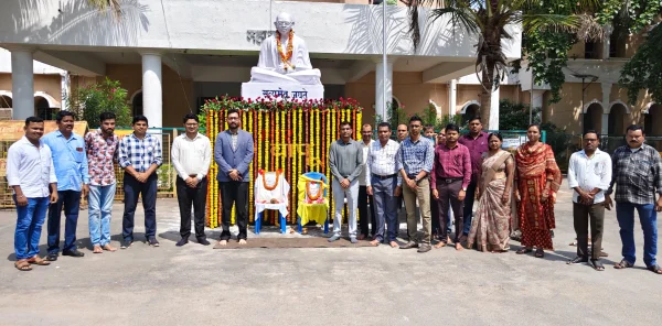 Mahasamund News: महात्मा गांधी एवं पूर्व प्रधानमंत्री लाल बहादुर शास्त्री की जयंती पर कलेक्टर लंगेह ने किया नमन