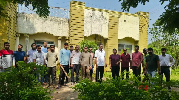 Cleanliness Drive: गांधी जयंती पर सीएमएचओ कार्यालय परिसर में स्वच्छता अभियान